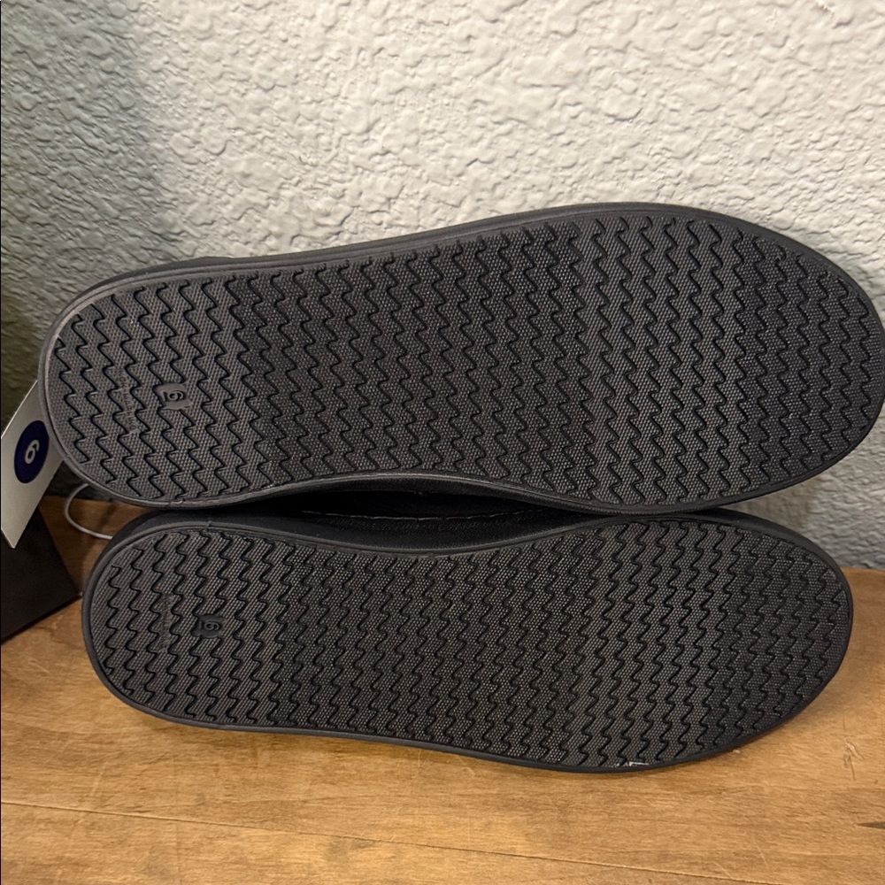 art class  Black Low-Top Lace-Up Sneakers Youth size 6 NEW - Picture 4 of 6